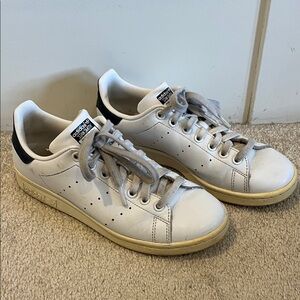 Unisex adidas Stan Smith White Leather Sneakers with Navy - Men’s 6 / Women’s 8